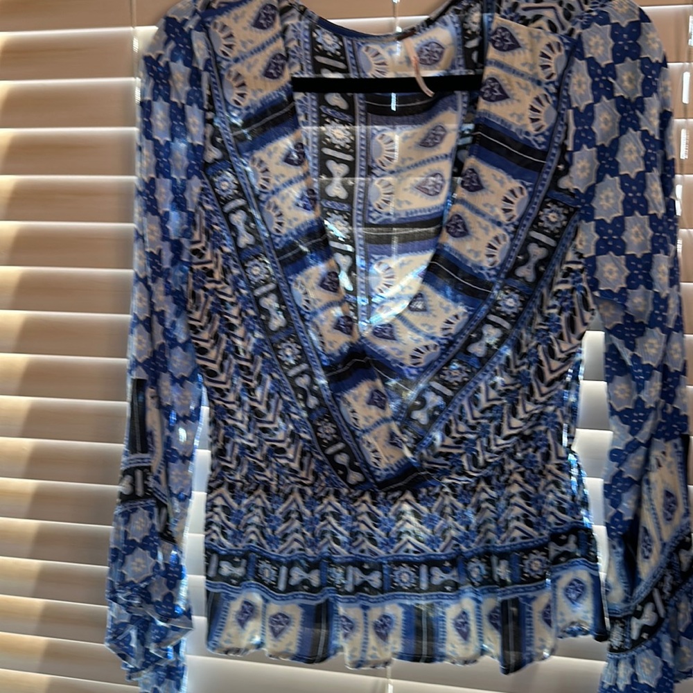 Free people Light and flowy bell sleeve